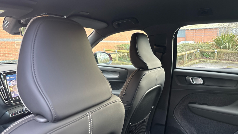 Volvo XC40 2.0 B4P Plus Dark 5dr Auto Petrol Estate